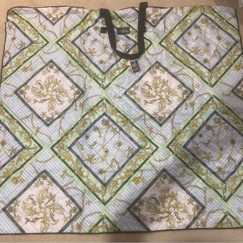 New with Tags Victoria’s Secret Packable Blanket Nautical Beach Pool Picnic